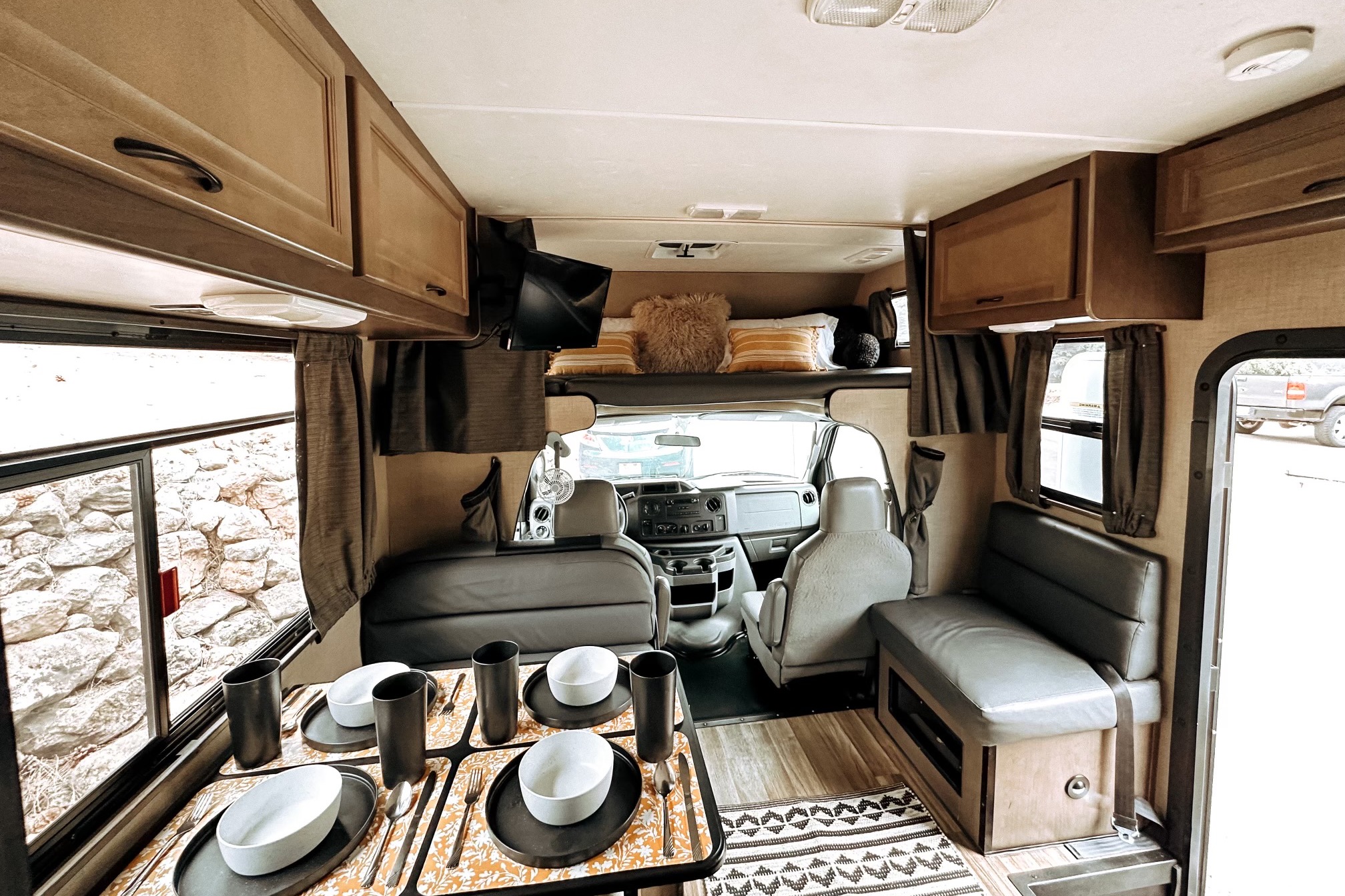 New listing!! 2019 full furnished RV