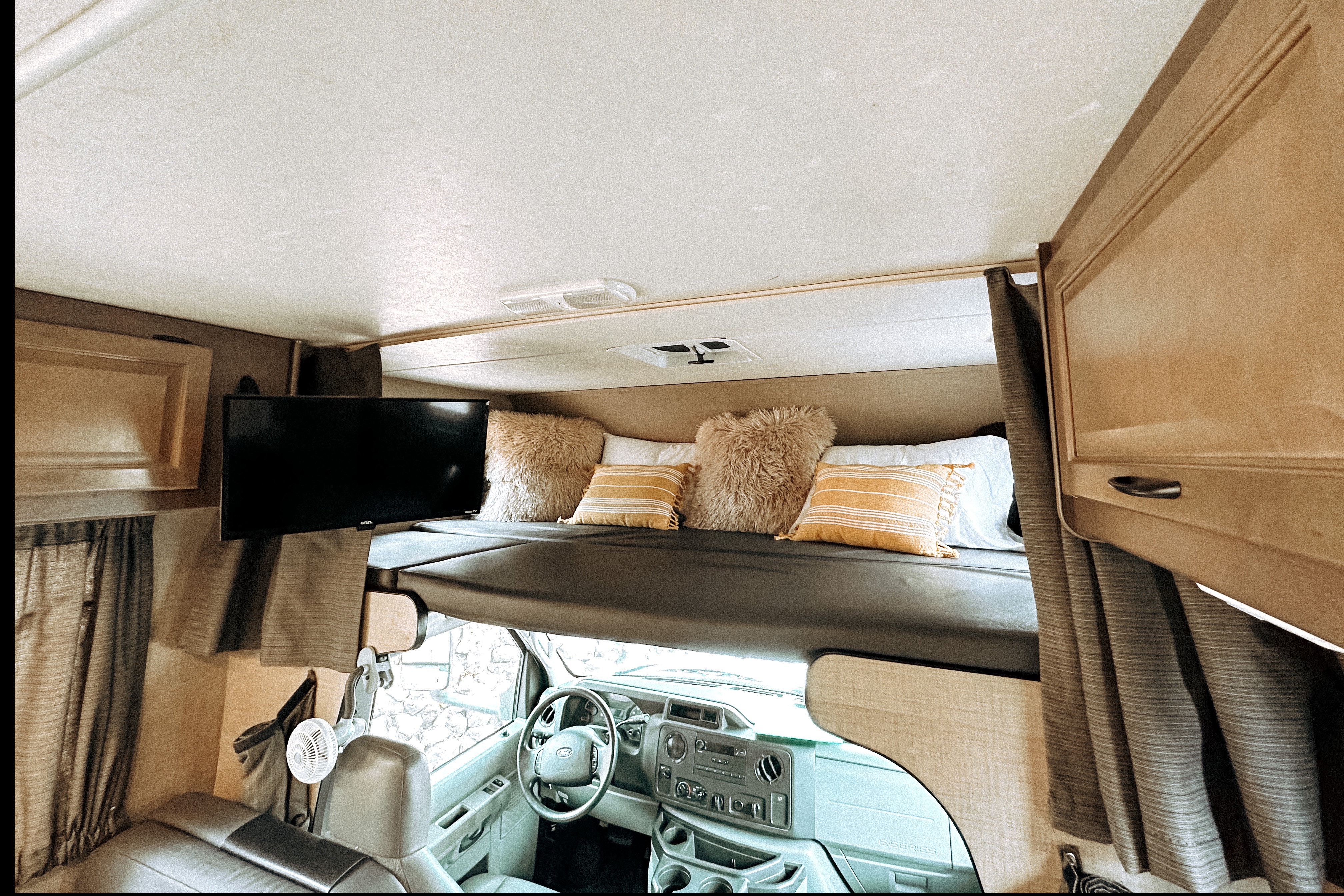 New listing!! 2019 full furnished RV