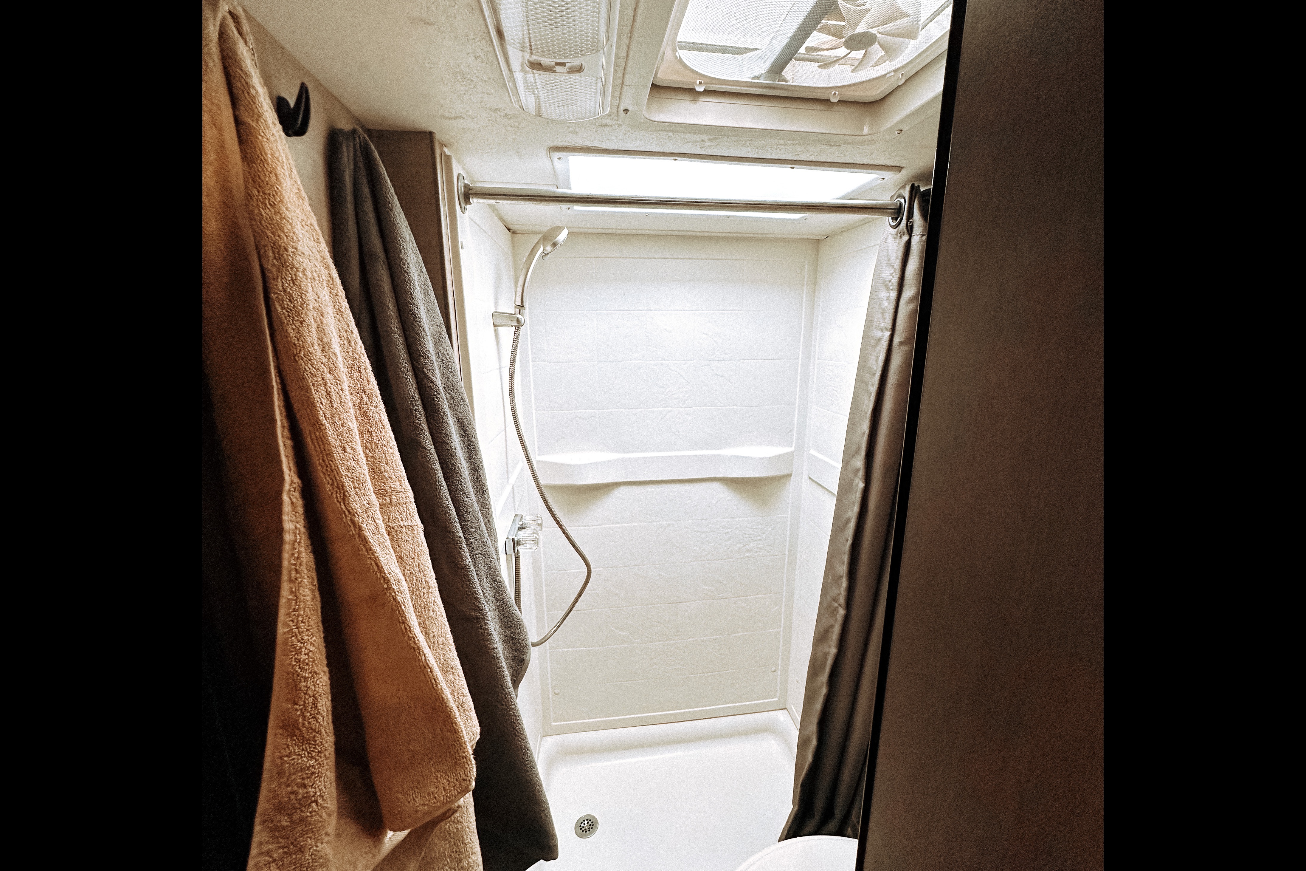 New listing!! 2019 full furnished RV