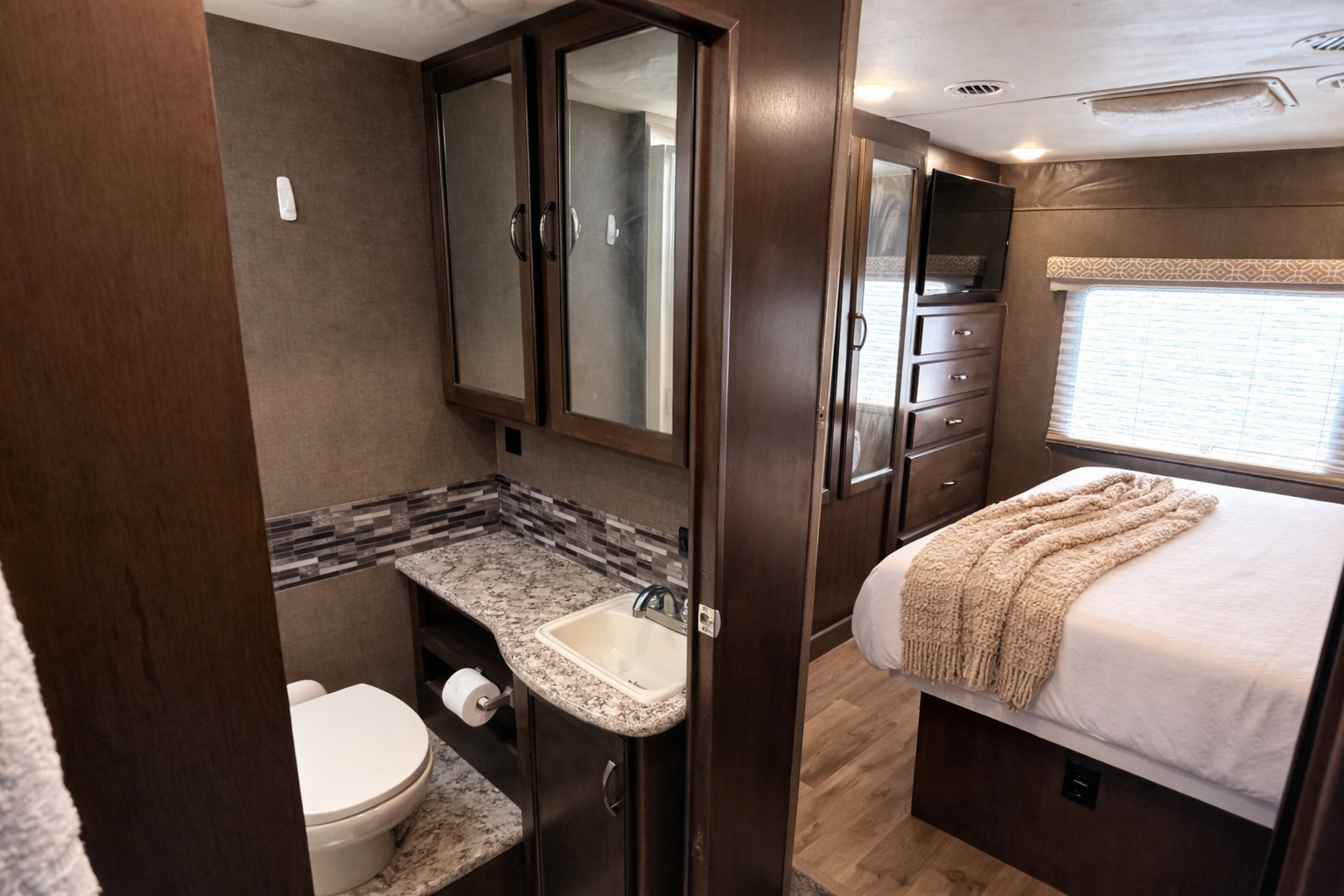 (#11) Gorgeous Class C Motorhome - Zion park, Burning man, Festivals, EDC