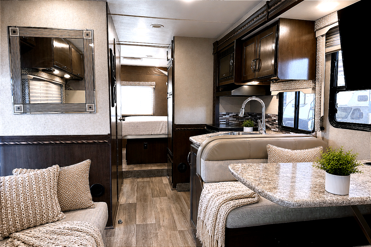 (#11) Gorgeous Class C Motorhome - Zion park, Burning man, Festivals, EDC