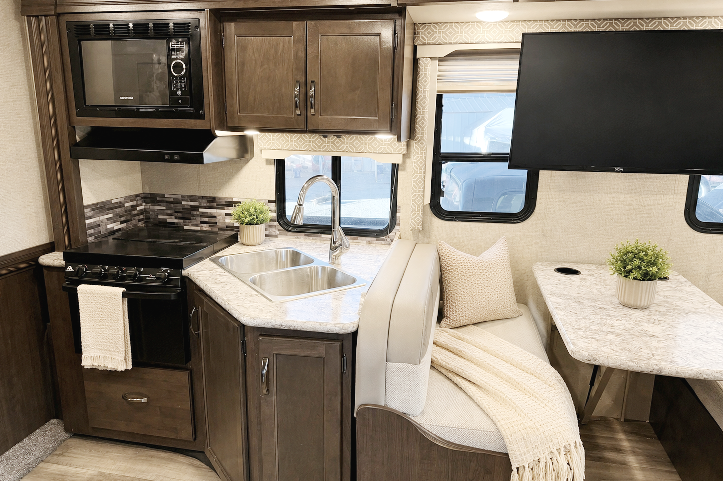 (#11) Gorgeous Class C Motorhome - Zion park, Burning man, Festivals, EDC