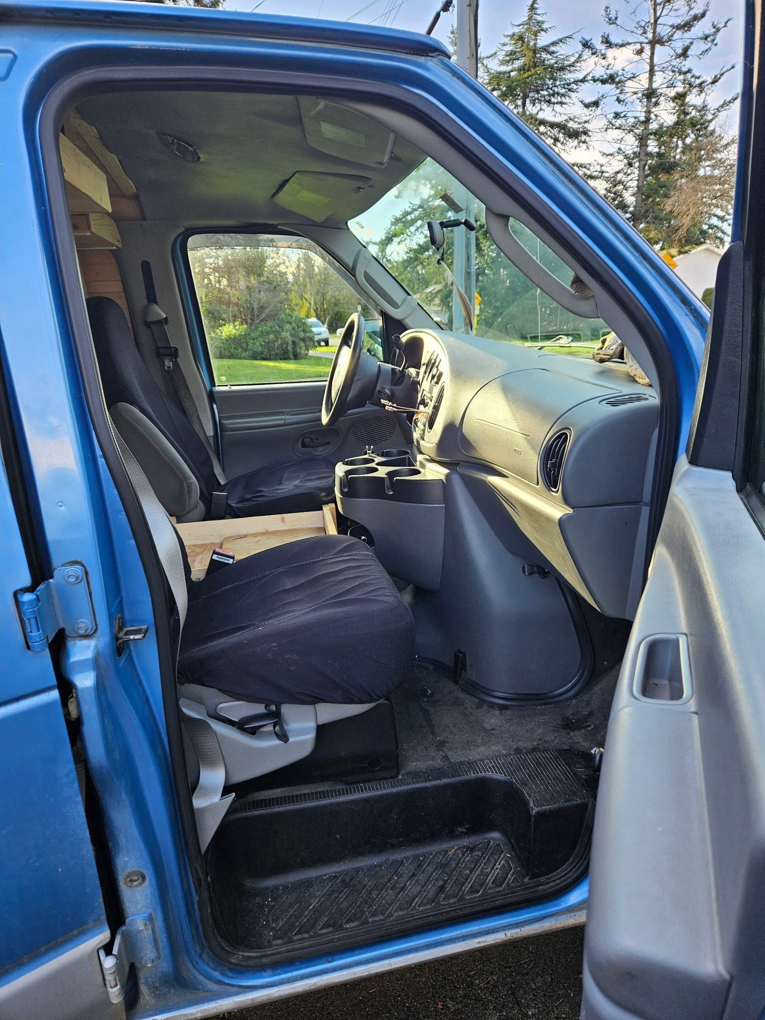 Jonathan's Ford E250 Campervan