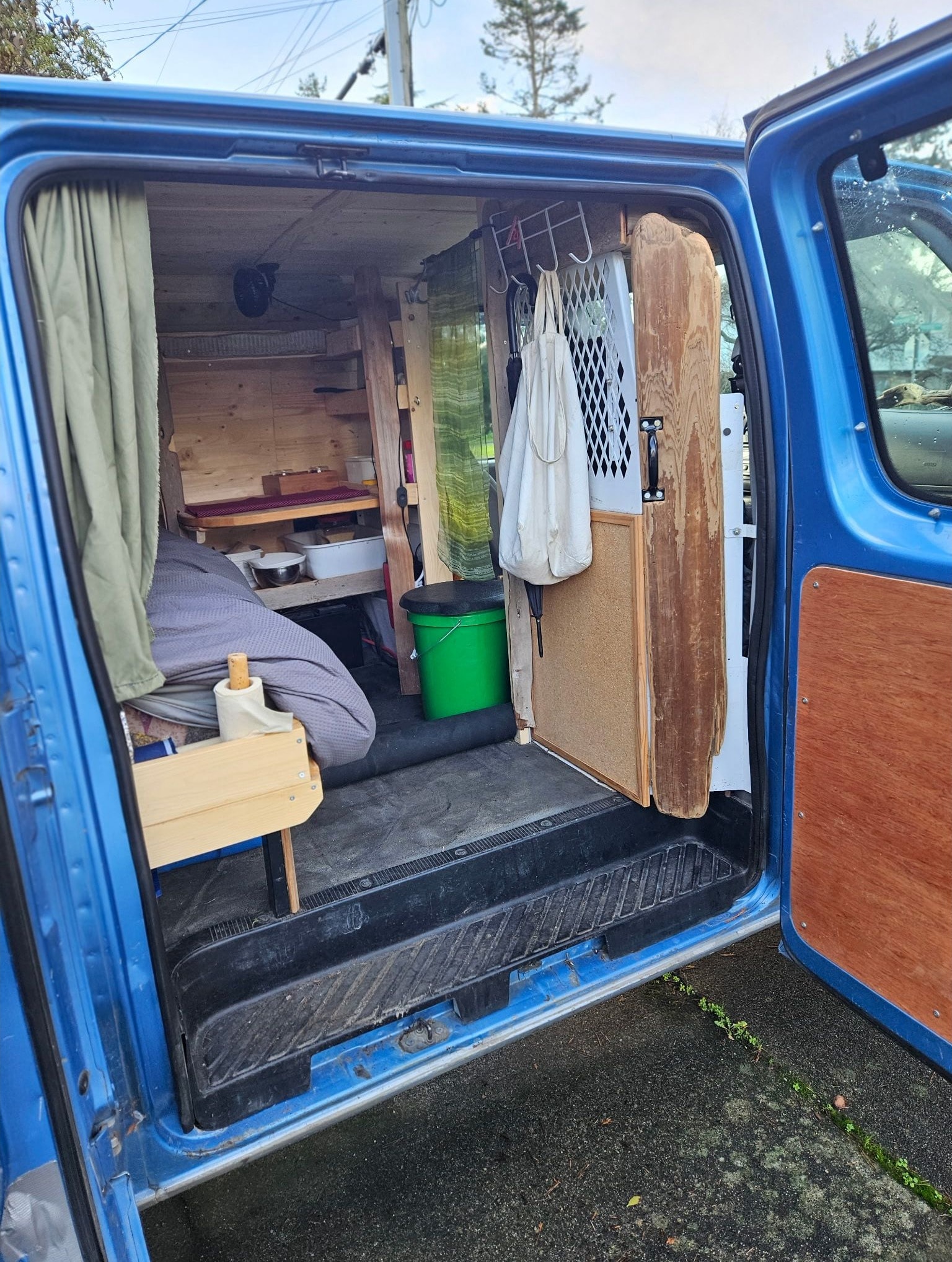 Jonathan's Ford E250 Campervan