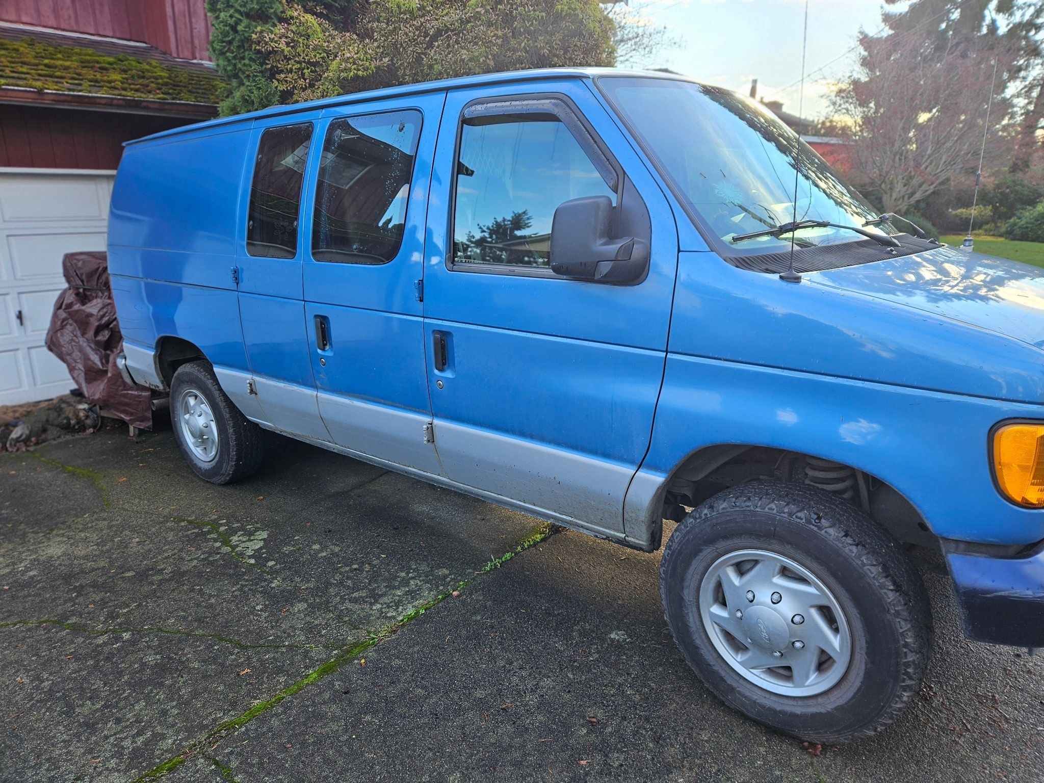 Jonathan's Ford E250 Campervan