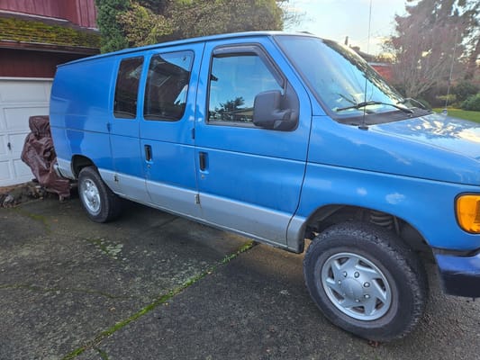 Jonathan's Ford E250 Campervan