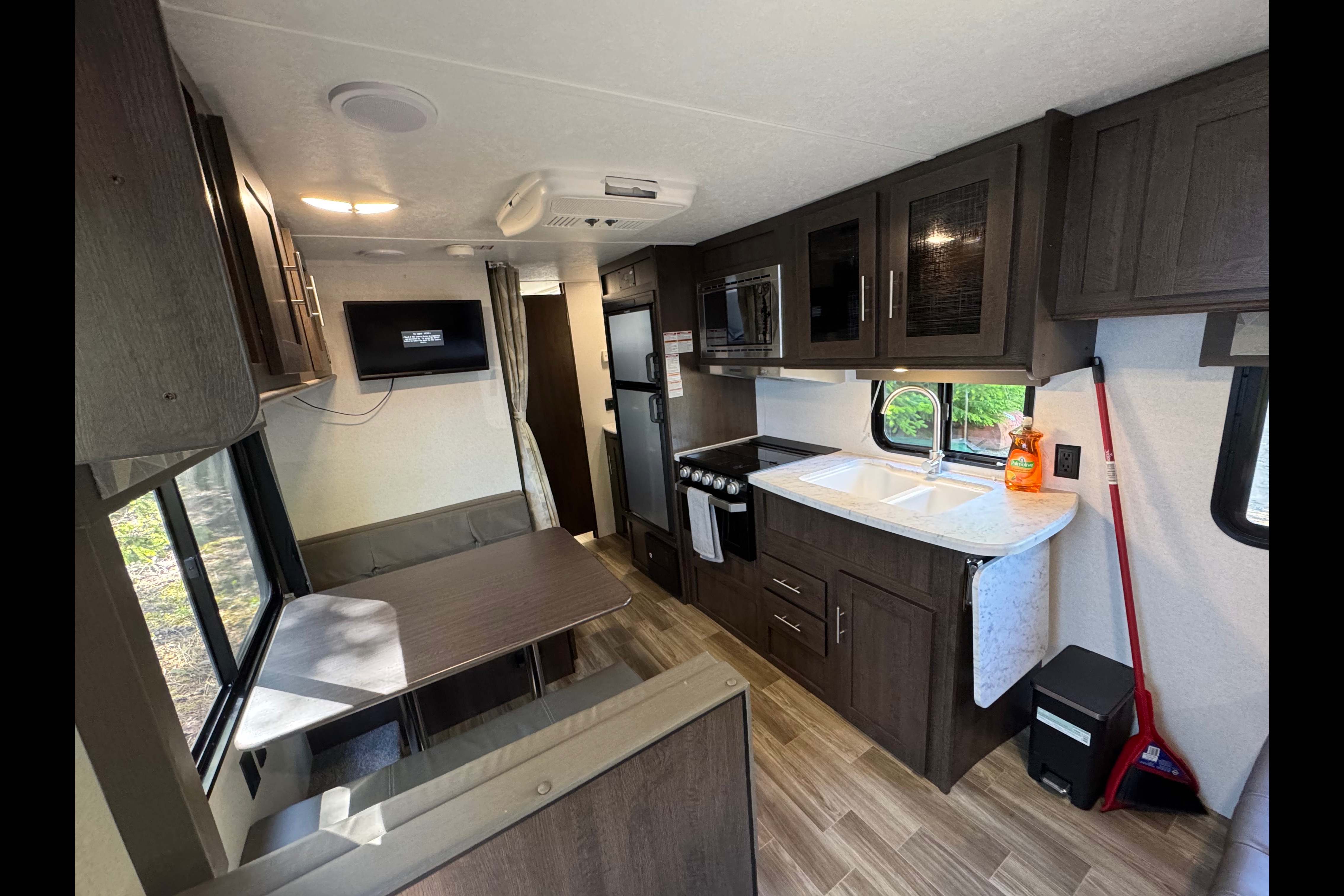 “The Sandpiper” LOCATED ON HORNBY ISLAND