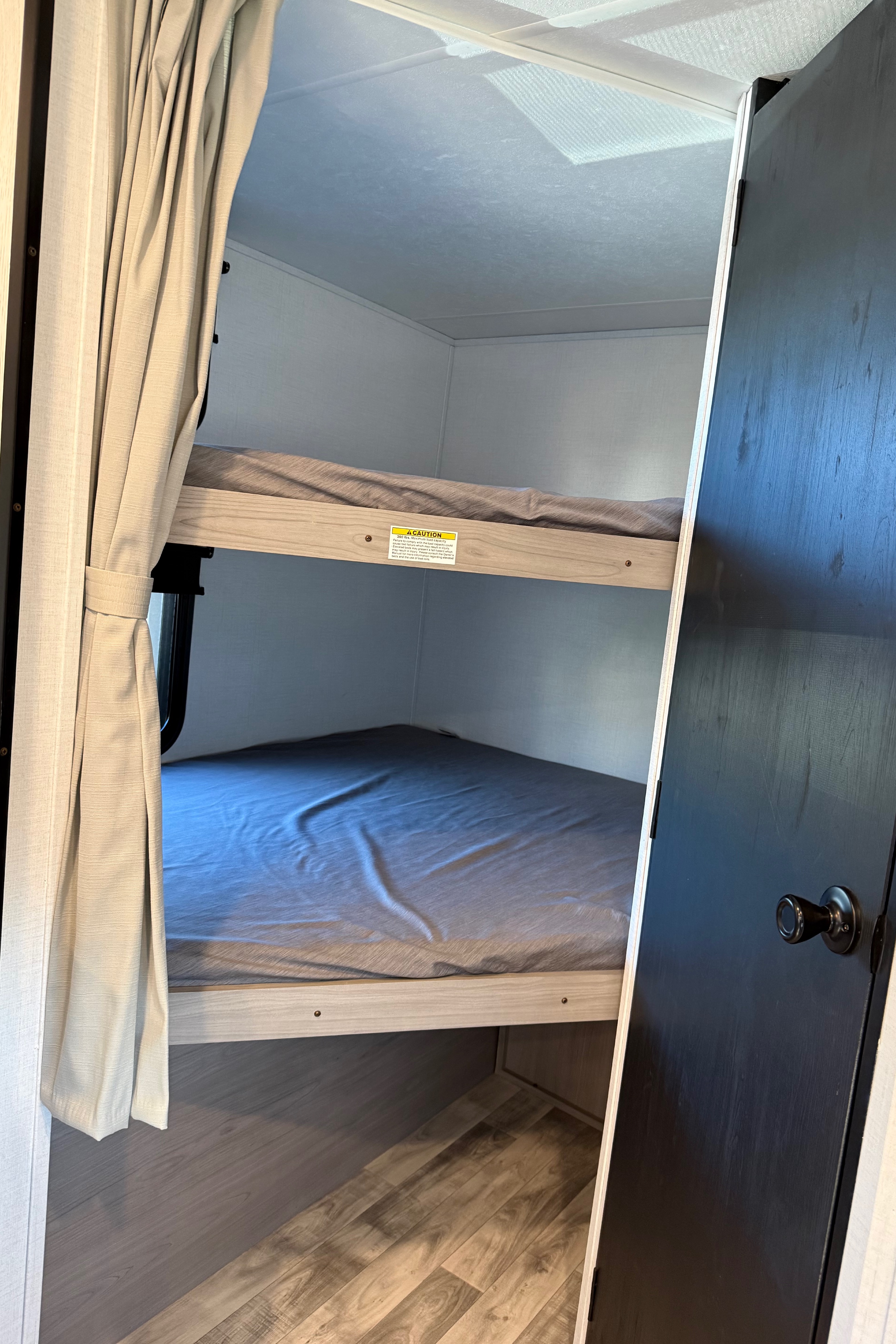 Krista's Dutchmen Kodiak 27SBH Travel Trailer