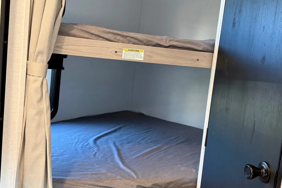 Krista's Dutchmen Kodiak 27SBH Travel Trailer