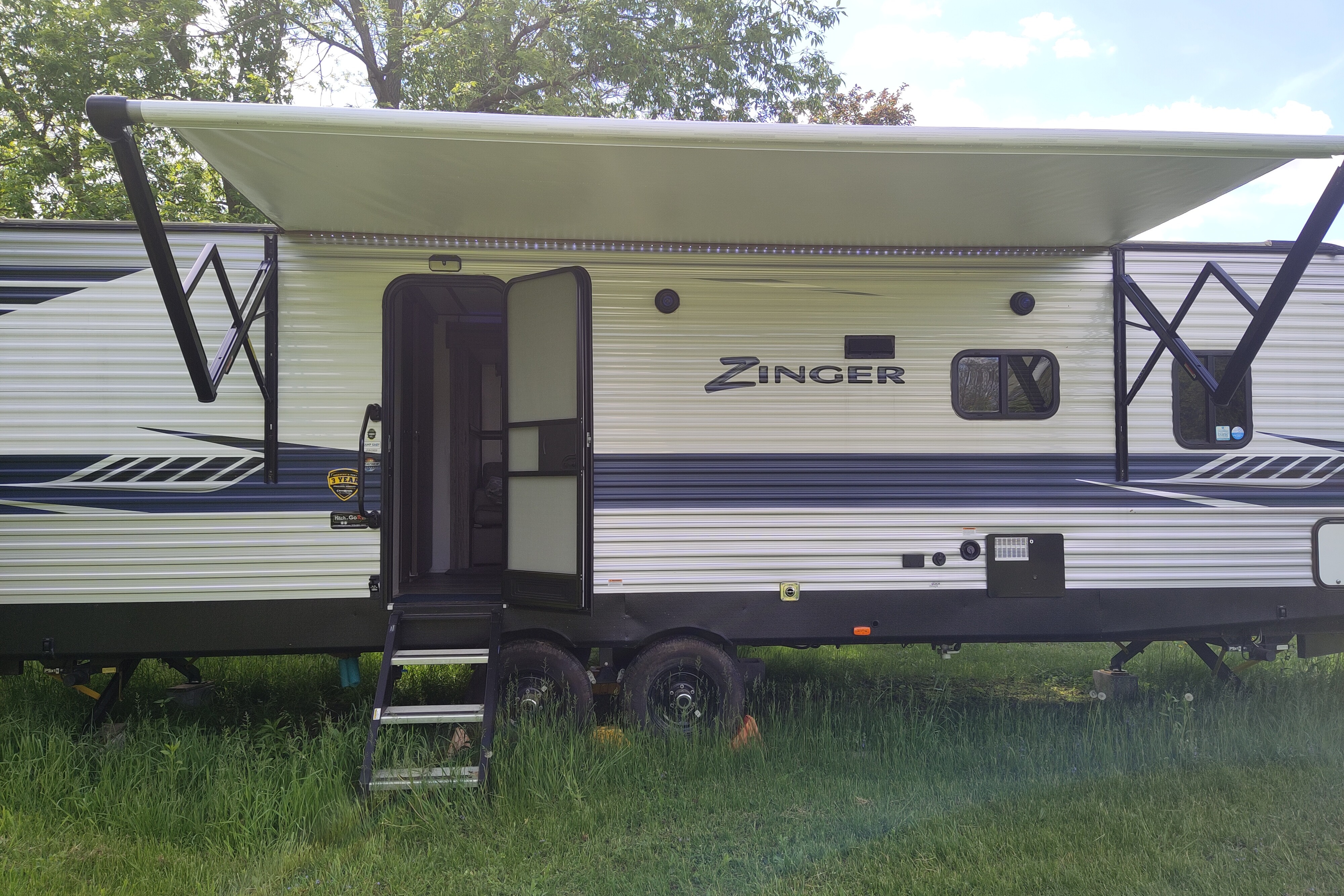 Justin's Zinger 28RB Travel Trailer