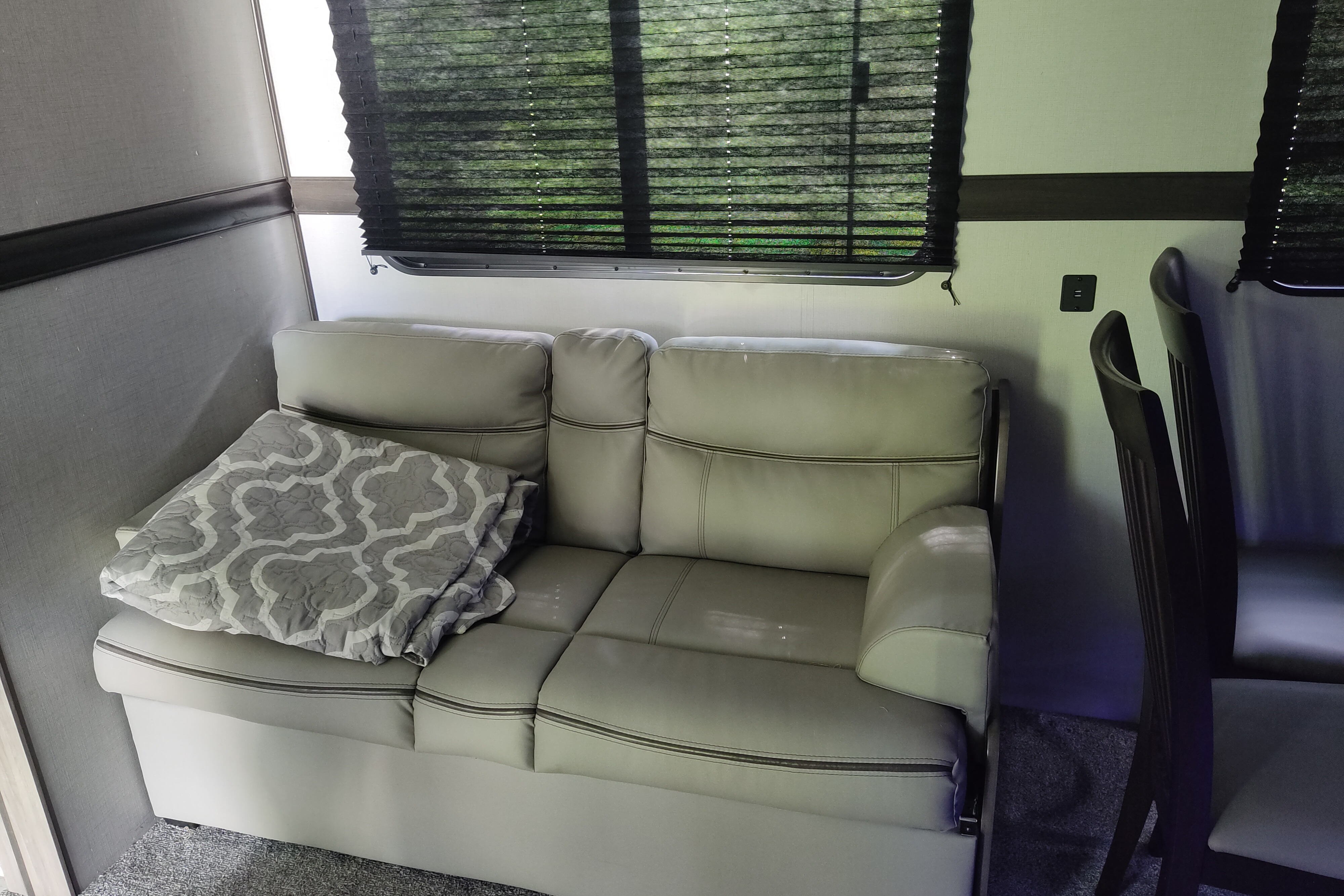 Justin's Zinger 28RB Travel Trailer