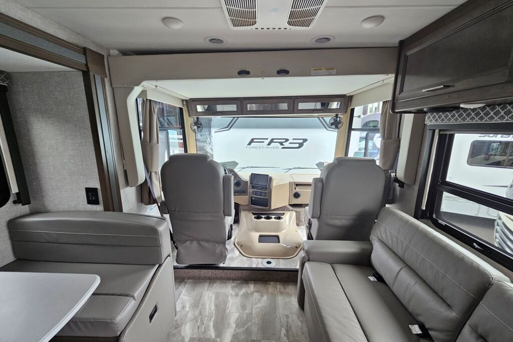 Argento's Thor Motor Coach WINSPORT 34J Class A