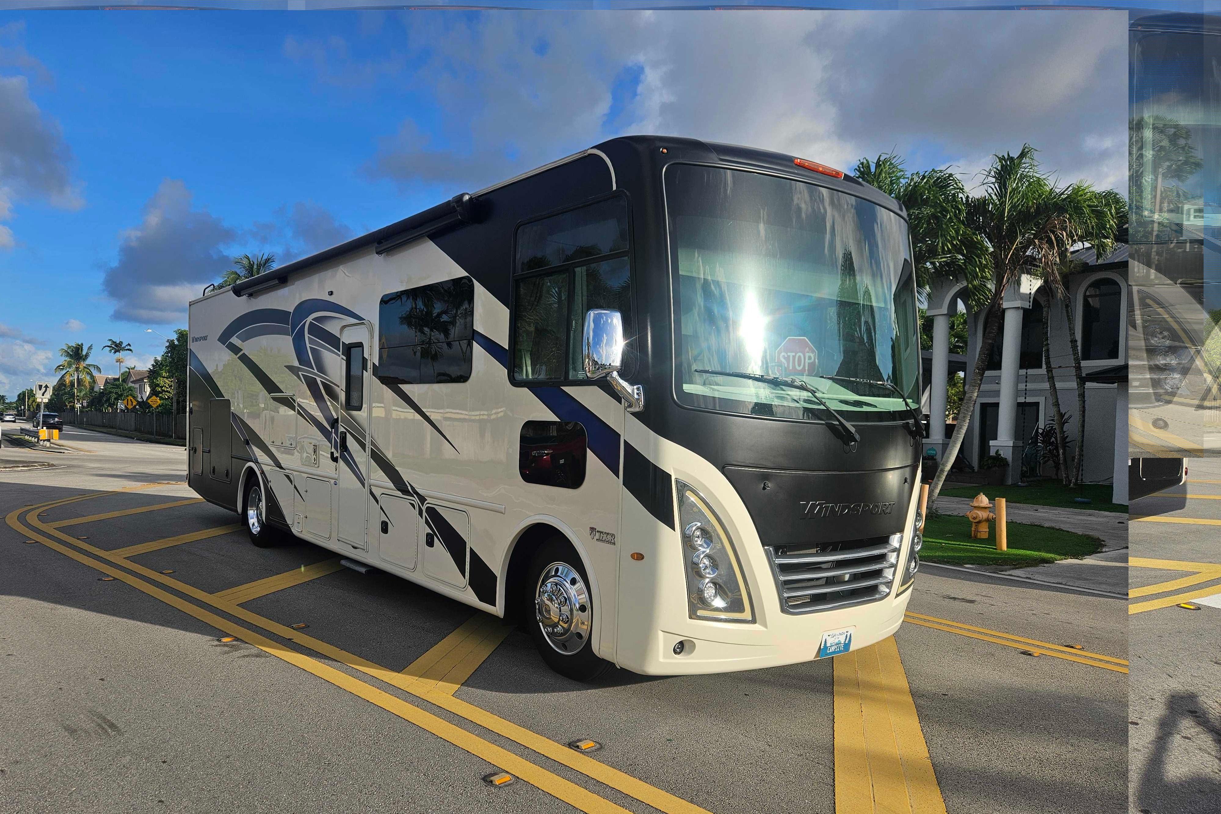Argento's Thor Motor Coach WINSPORT 34J Class A