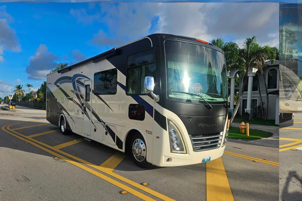 Argento's Thor Motor Coach WINSPORT 34J Class A