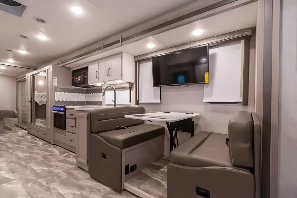 Argento's Thor Motor Coach WINSPORT 34J Class A