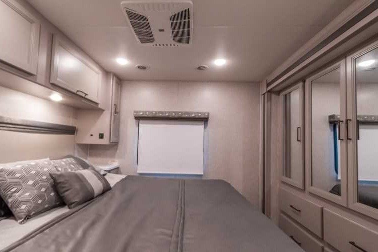 Argento's Thor Motor Coach WINSPORT 34J Class A