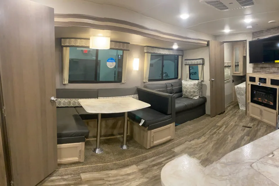 John's Coachmen Catalina Legacy Edition Travel Trailer