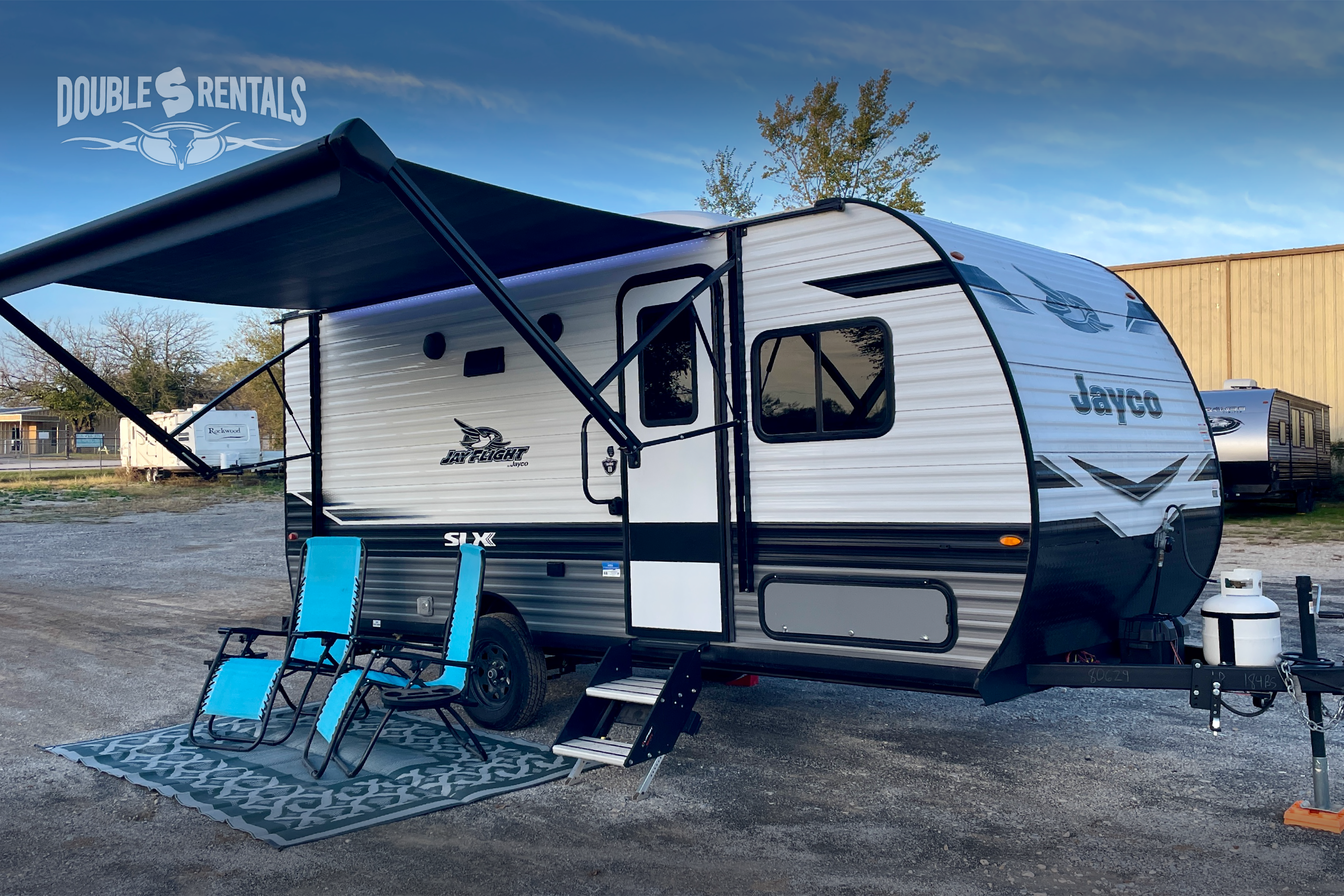 JAY FLIGHT SLX, SUV towable w/ Queen Bed, Bunks, Dinette, Slide-out & Solar!
