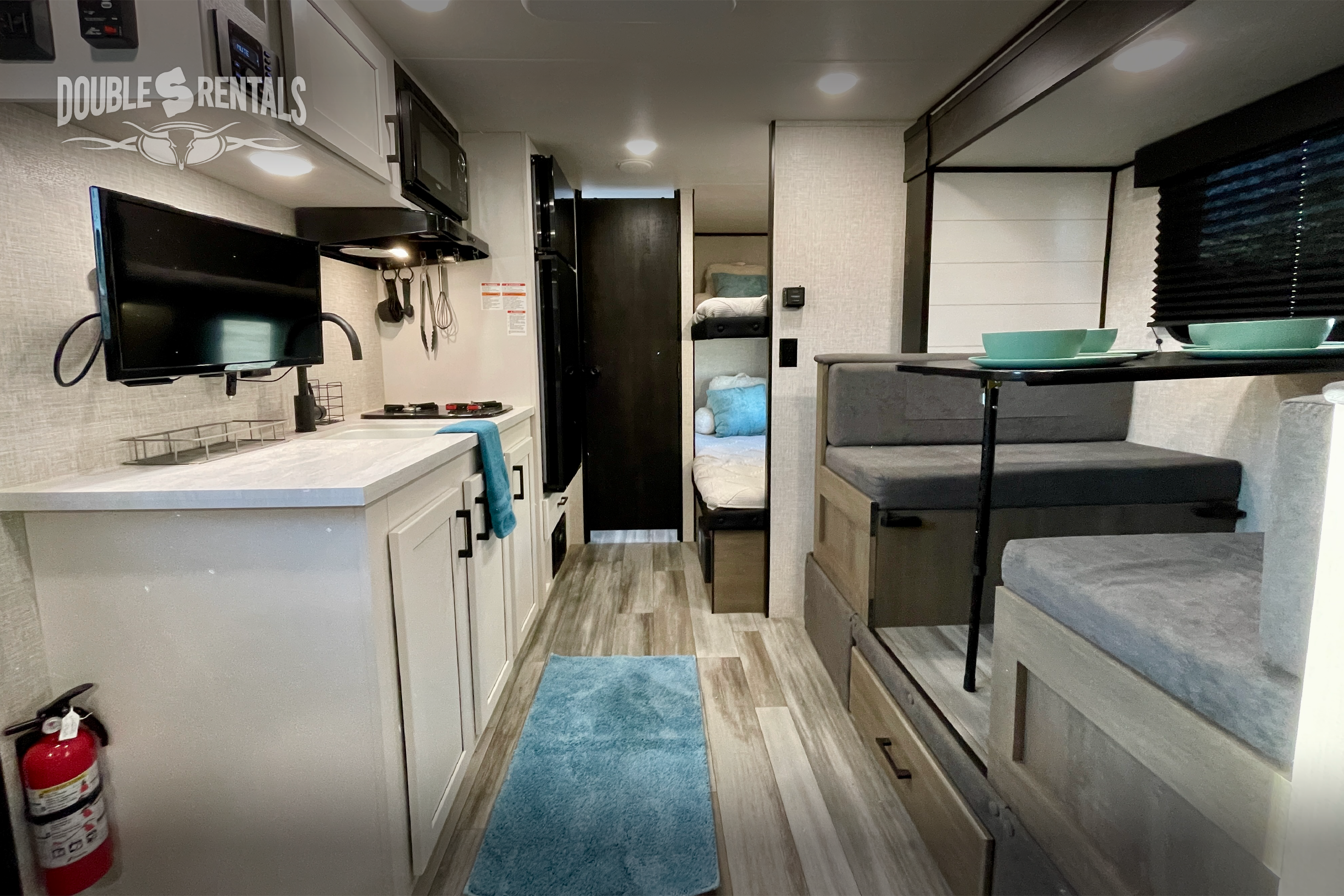 JAY FLIGHT SLX, SUV towable w/ Queen Bed, Bunks, Dinette, Slide-out & Solar!