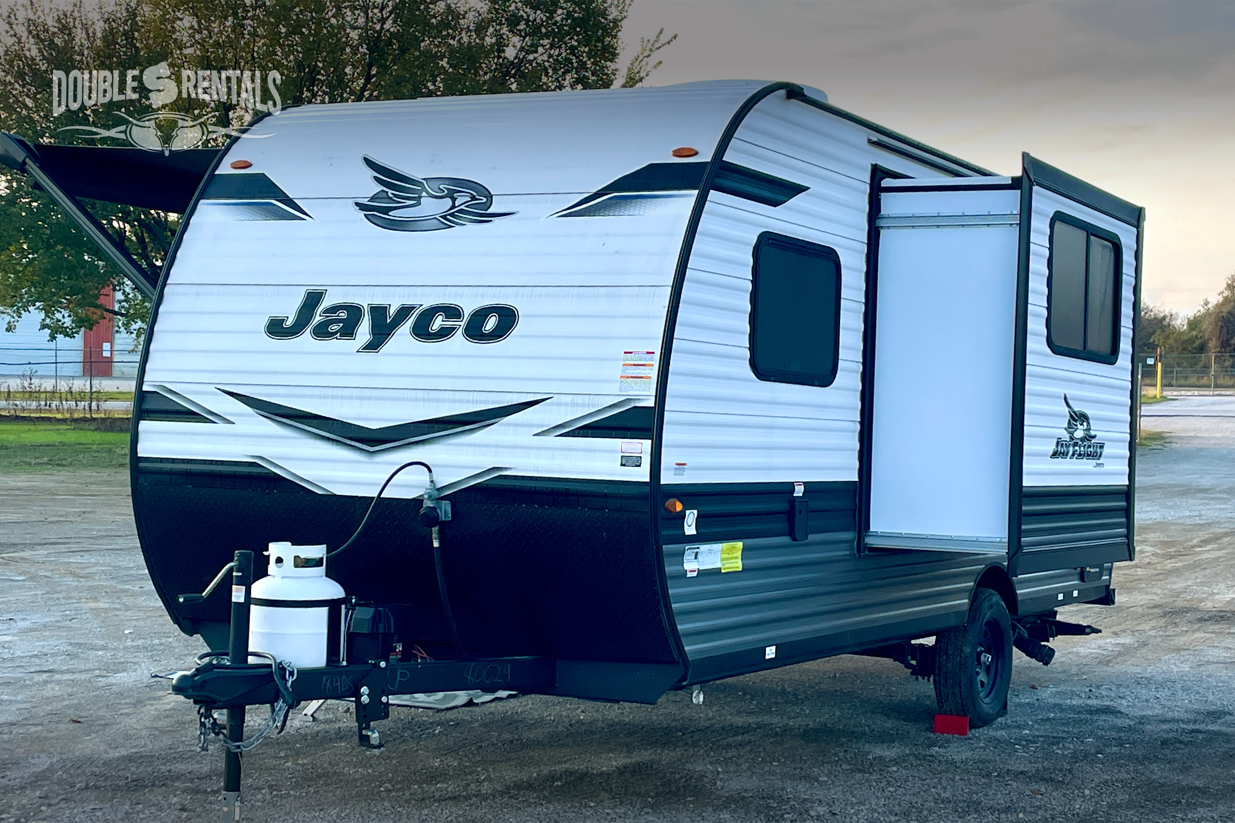 JAY FLIGHT SLX, SUV towable w/ Queen Bed, Bunks, Dinette, Slide-out & Solar!