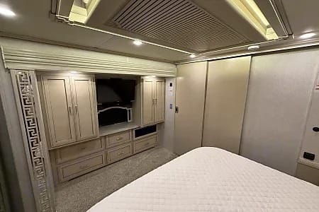 WiFi - Ultra Luxurious - Diesel - King Bed - Air Ride