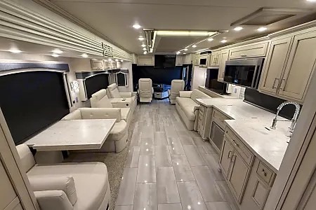 WiFi - Ultra Luxurious - Diesel - King Bed - Air Ride