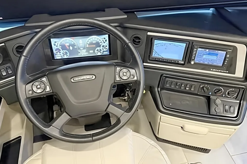 WiFi - Ultra Luxurious - Diesel - King Bed - Air Ride