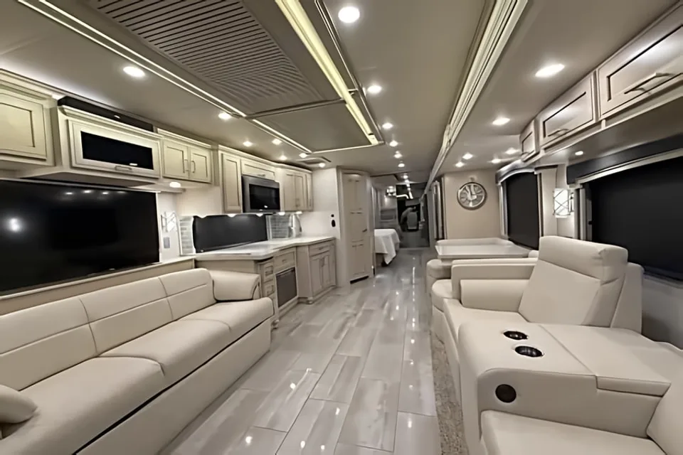 WiFi - Ultra Luxurious - Diesel - King Bed - Air Ride