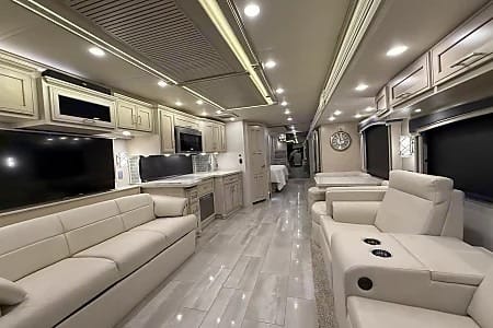 WiFi - Ultra Luxurious - Diesel - King Bed - Air Ride