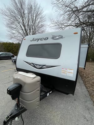 DREAM VACATION HOME ON WHEELS EVEN OFF GRID, LOW PROFILE FOR EASIER TOWING