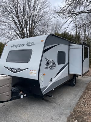 DREAM VACATION HOME ON WHEELS EVEN OFF GRID, LOW PROFILE FOR EASIER TOWING