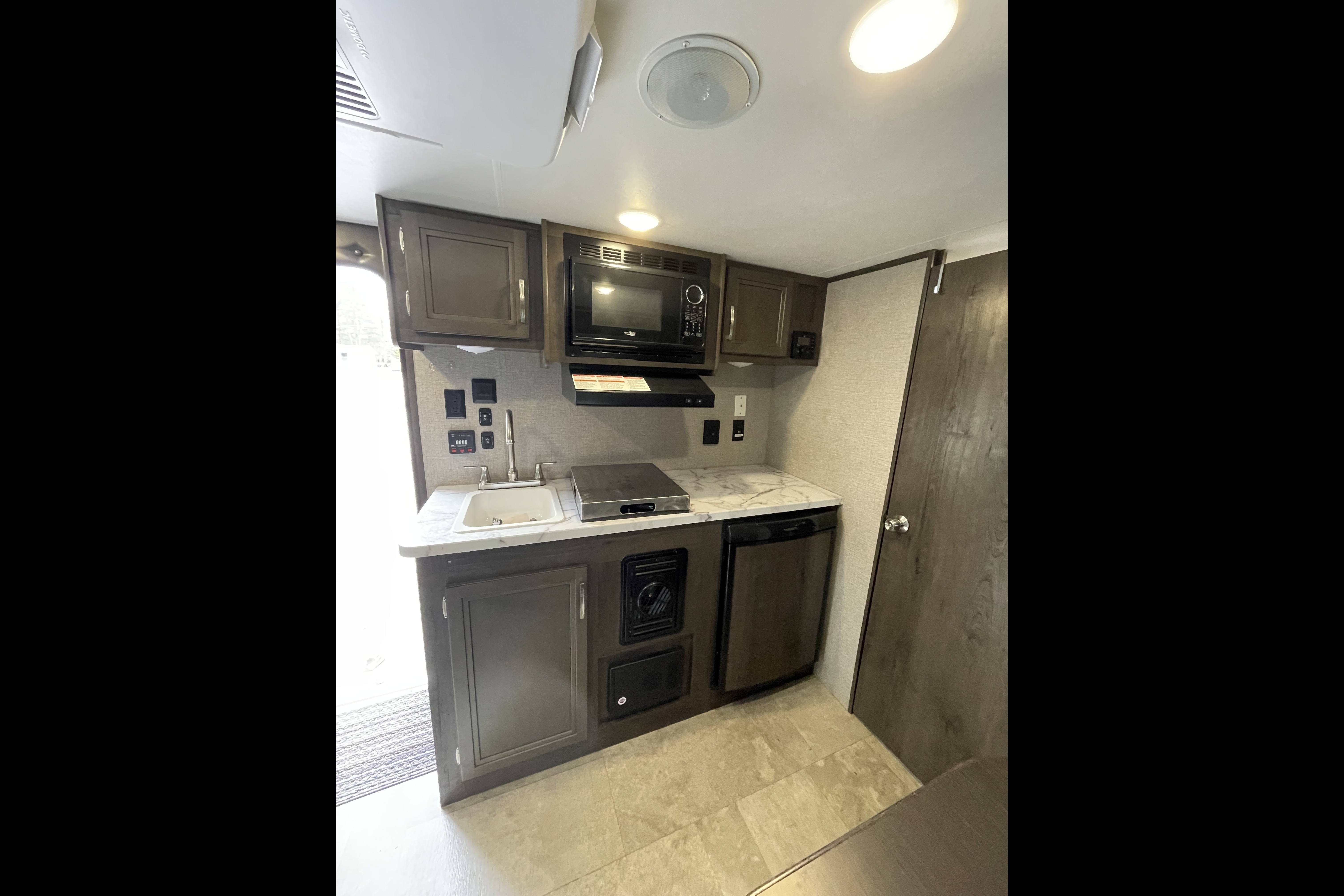 DREAM VACATION HOME ON WHEELS EVEN OFF GRID, LOW PROFILE FOR EASIER TOWING