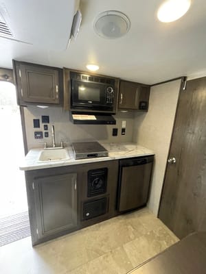 DREAM VACATION HOME ON WHEELS EVEN OFF GRID, LOW PROFILE FOR EASIER TOWING