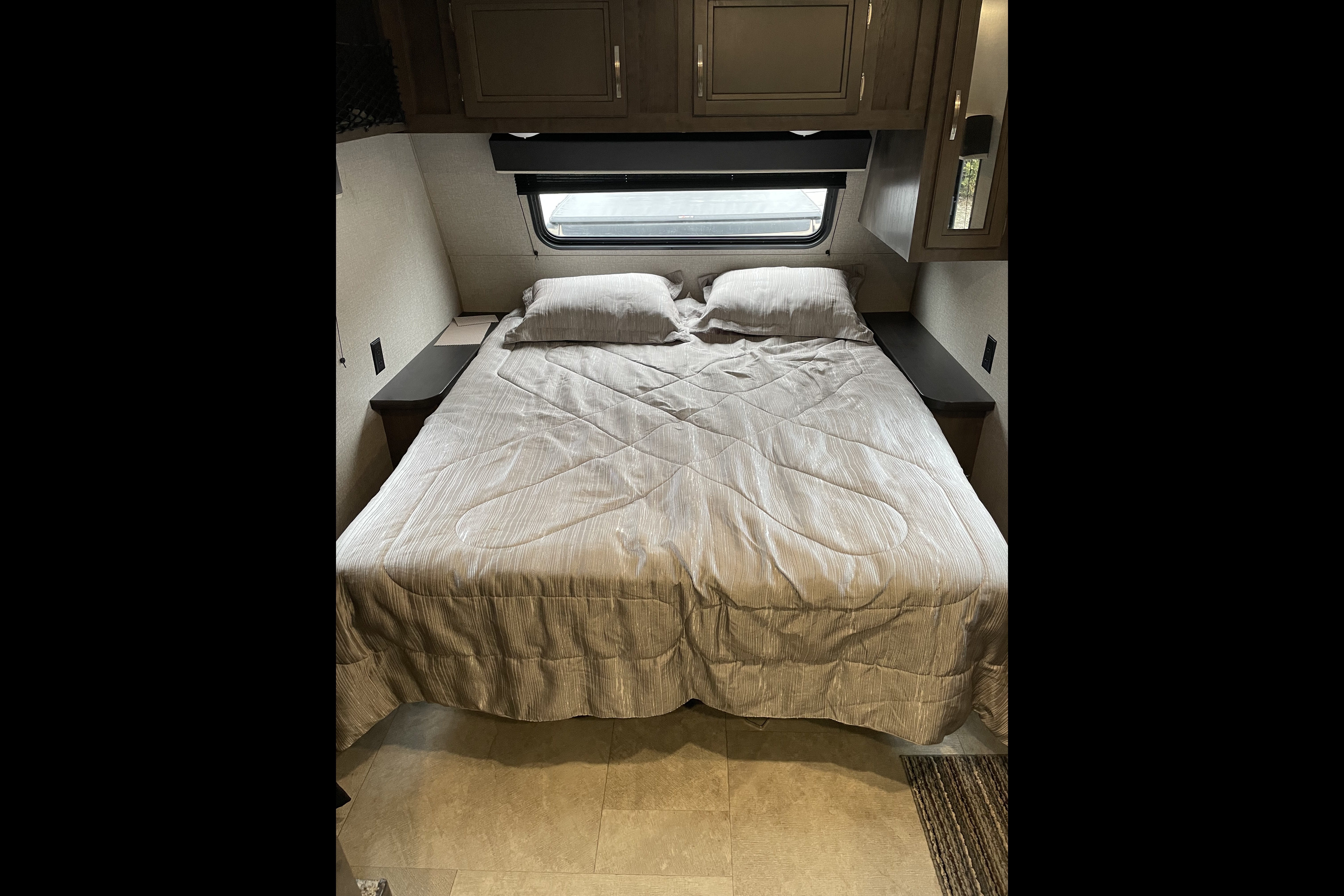 DREAM VACATION HOME ON WHEELS EVEN OFF GRID, LOW PROFILE FOR EASIER TOWING