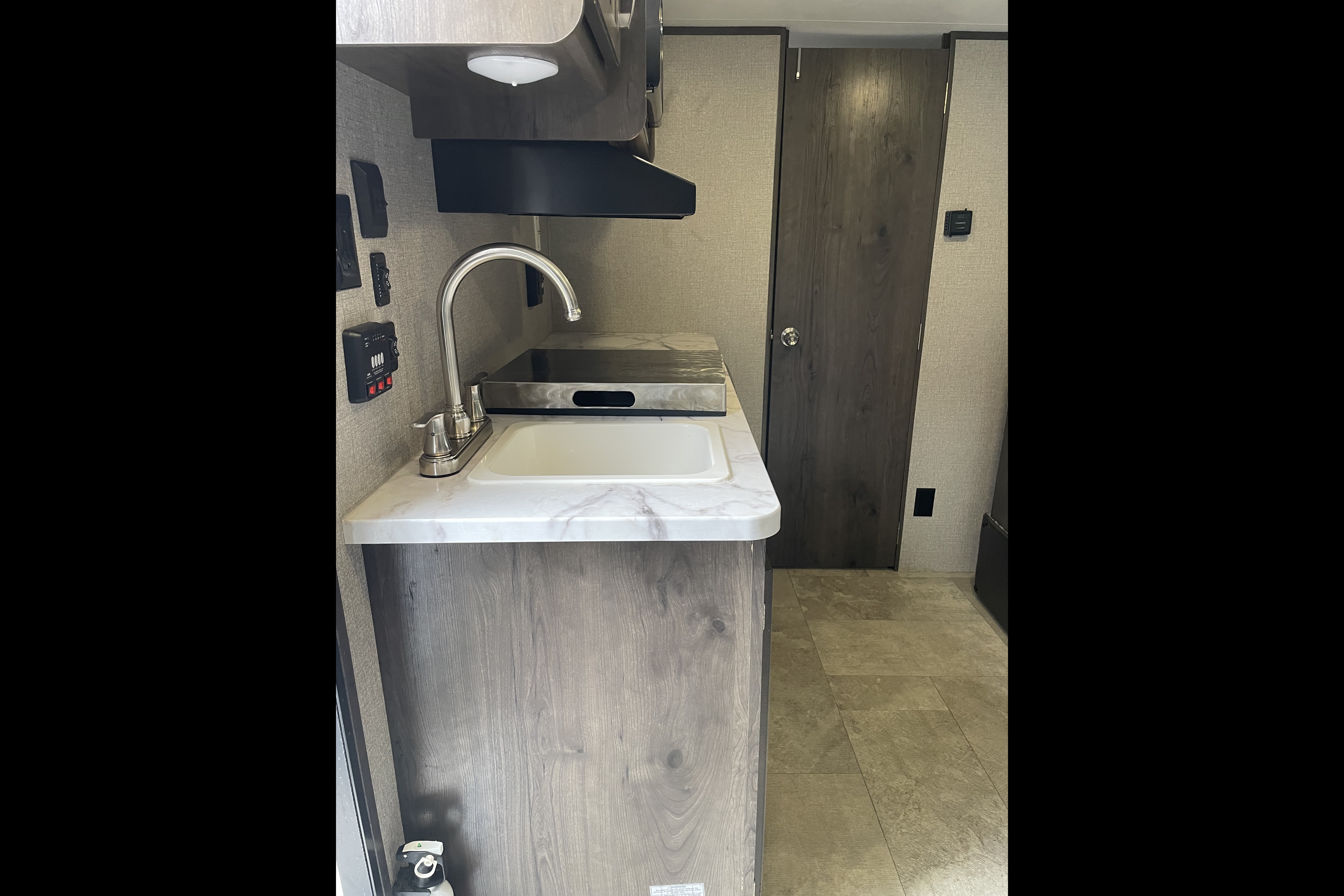 DREAM VACATION HOME ON WHEELS EVEN OFF GRID, LOW PROFILE FOR EASIER TOWING
