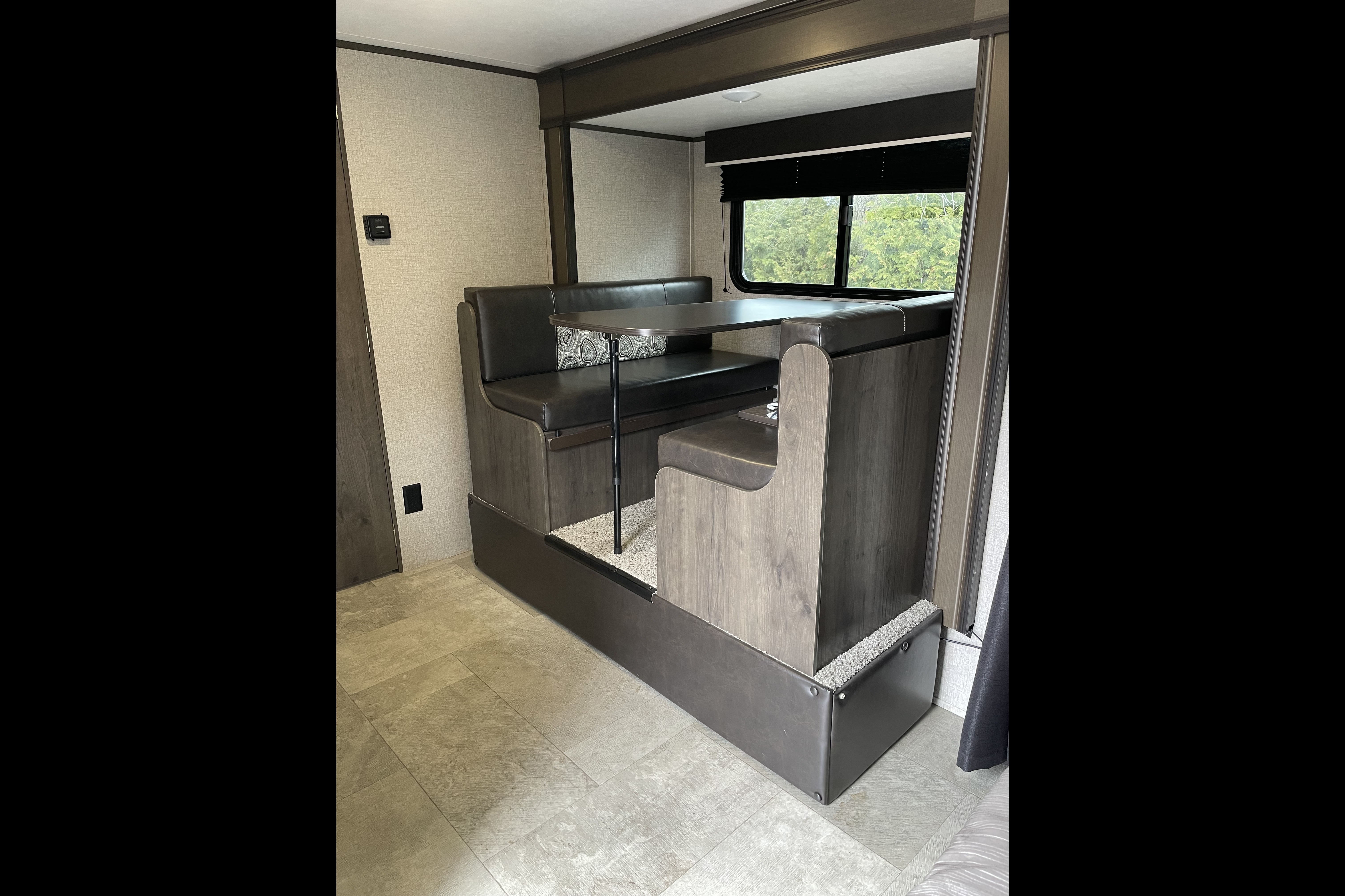DREAM VACATION HOME ON WHEELS EVEN OFF GRID, LOW PROFILE FOR EASIER TOWING