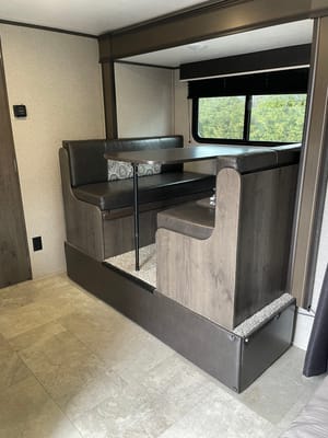 DREAM VACATION HOME ON WHEELS EVEN OFF GRID, LOW PROFILE FOR EASIER TOWING