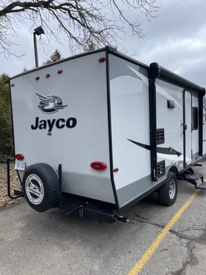 DREAM VACATION HOME ON WHEELS EVEN OFF GRID, LOW PROFILE FOR EASIER TOWING