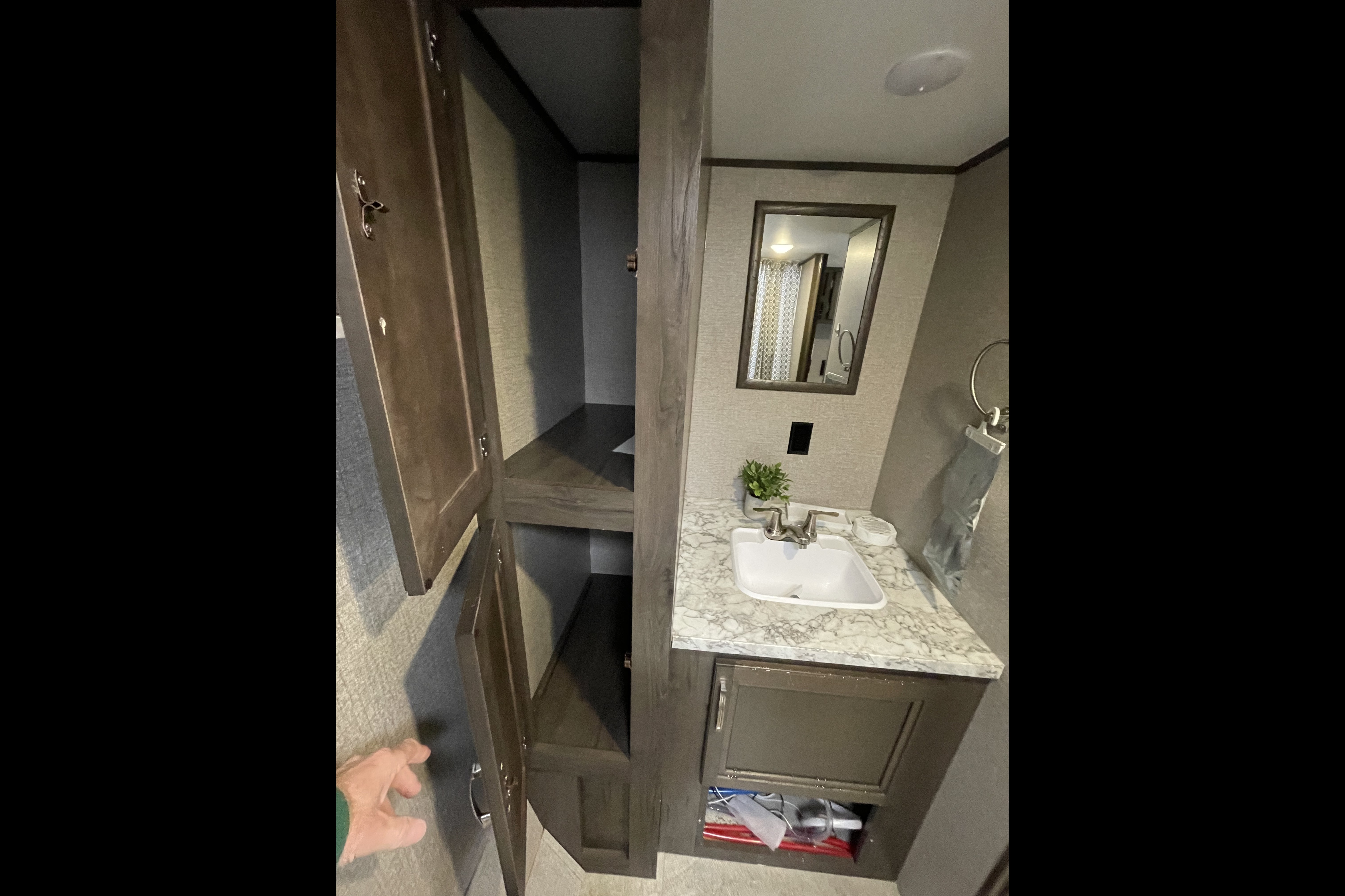 DREAM VACATION HOME ON WHEELS EVEN OFF GRID, LOW PROFILE FOR EASIER TOWING