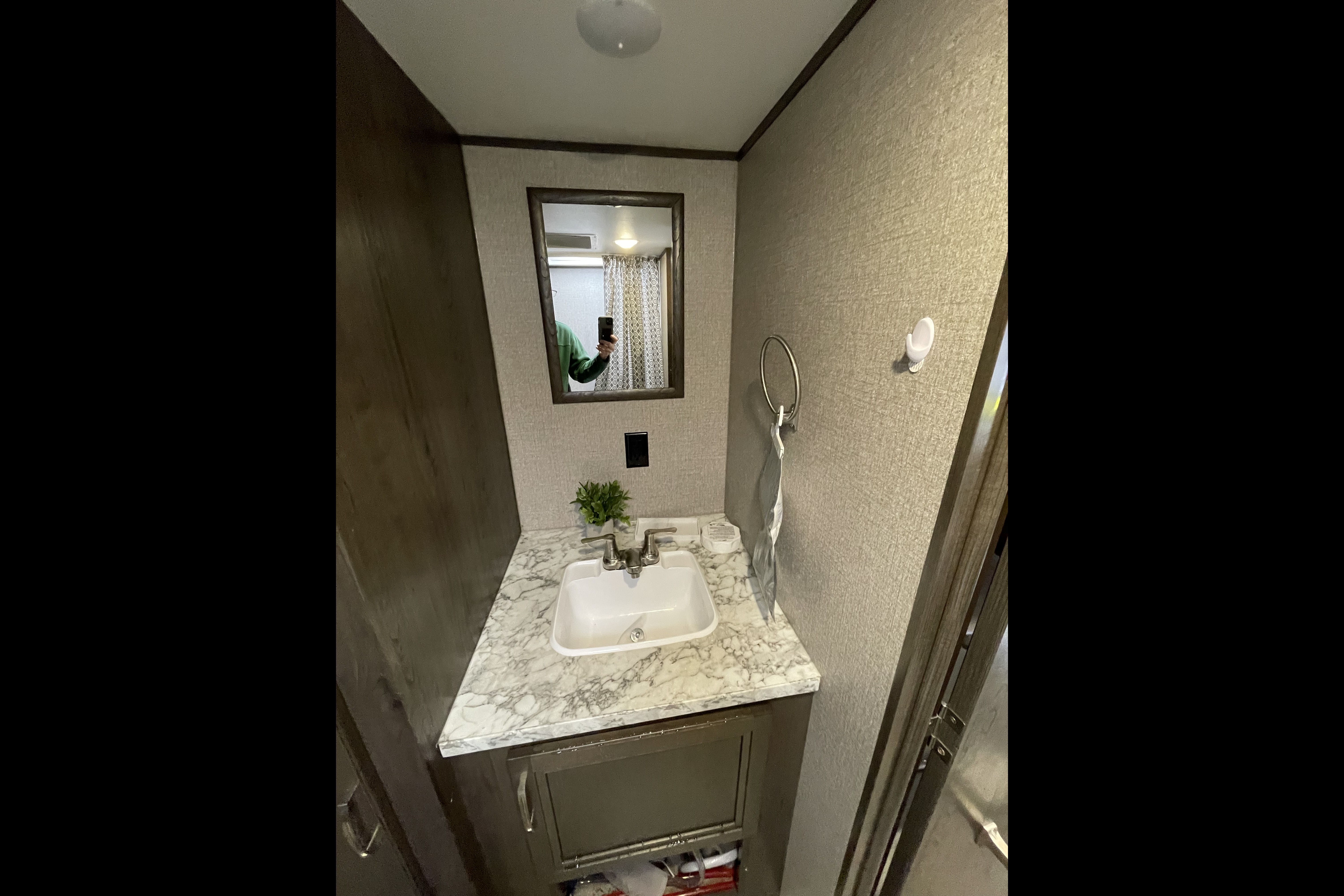 DREAM VACATION HOME ON WHEELS EVEN OFF GRID, LOW PROFILE FOR EASIER TOWING