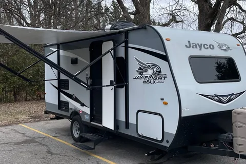 DREAM VACATION HOME ON WHEELS EVEN OFF GRID, LOW PROFILE FOR EASIER TOWING