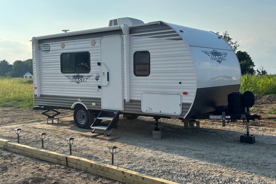 Monarch Meadows 18RQ Rear Bath