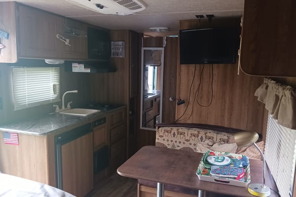 Stephanie's Keystone "Heidi" LHS Travel Trailer