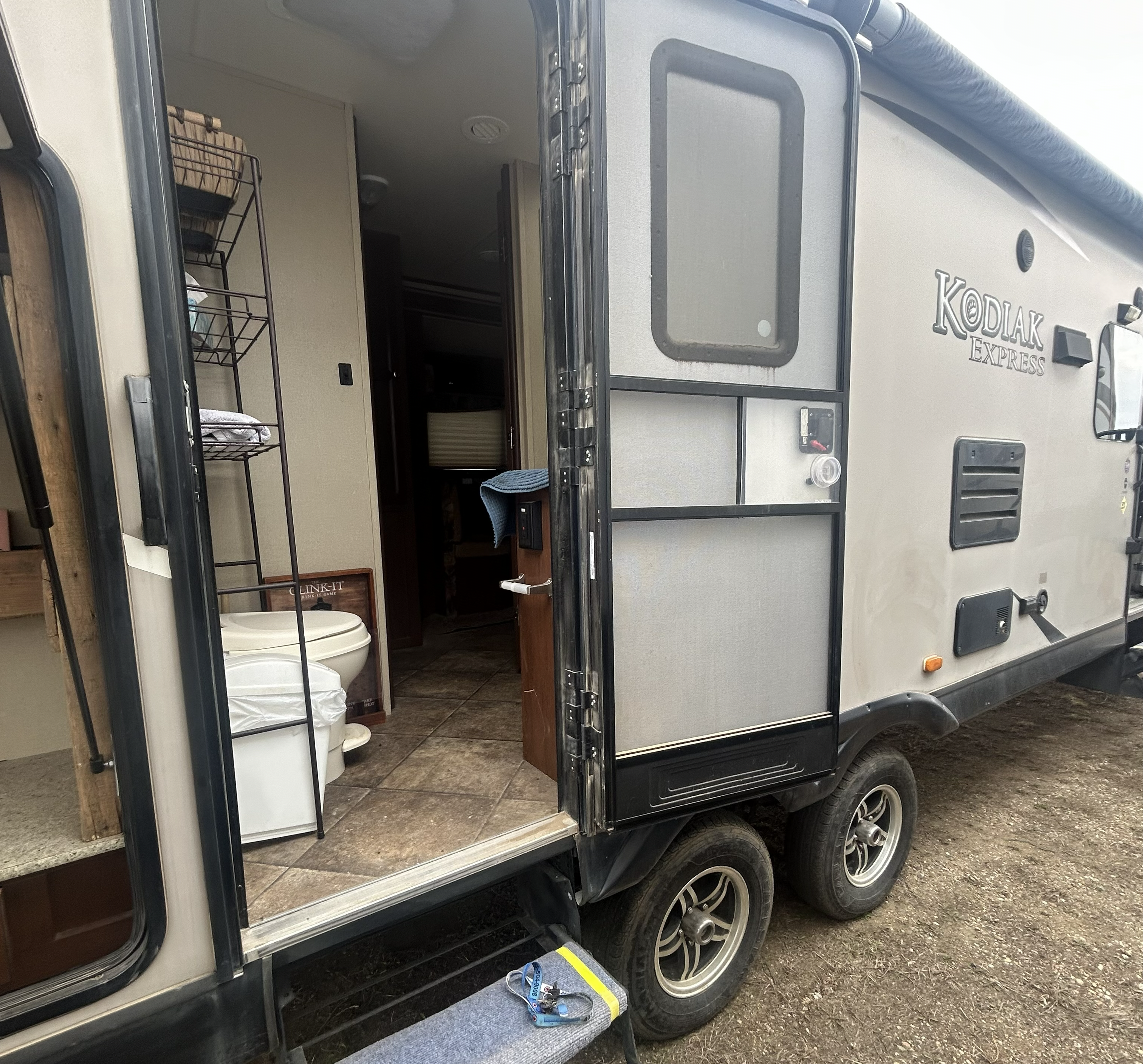 Ken's Kozy Kodiak Express 299BHSL Travel Trailer