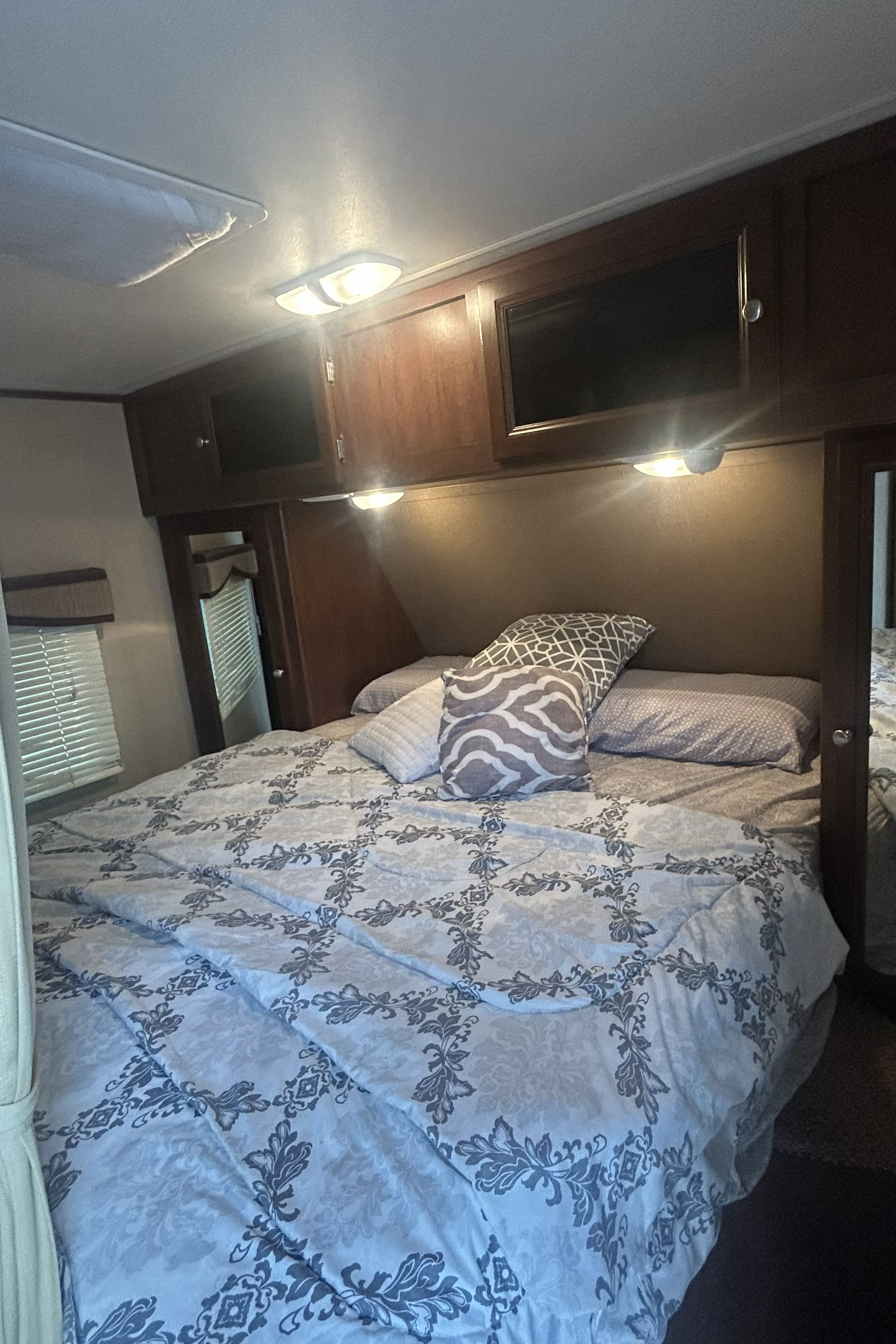 Ken's Kozy Kodiak Express 299BHSL Travel Trailer