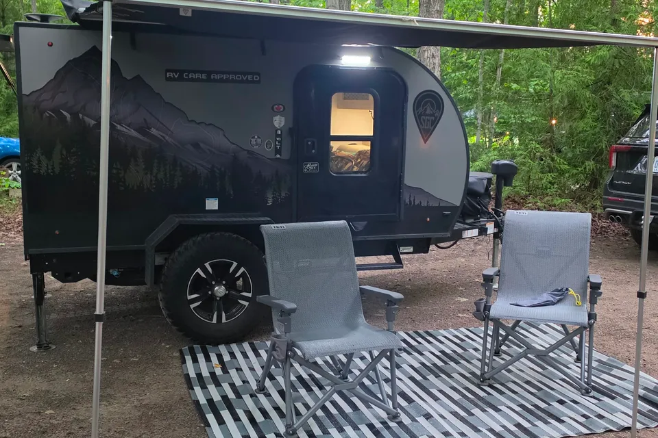 Adventure-Ready Armor 10LT Off-Road Camper | Easy Tow | Pet Friendly