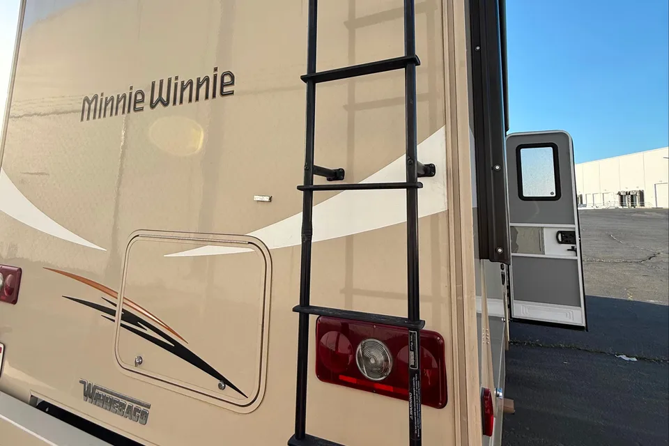 Winnebago Minnie Winnie Class C