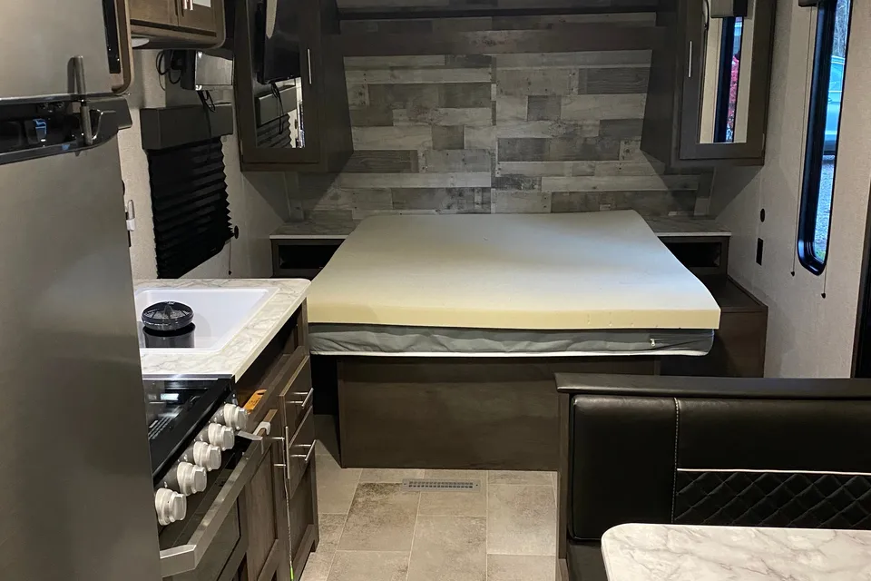 Clarkie & O’s Coleman 214Bh Travel Trailer