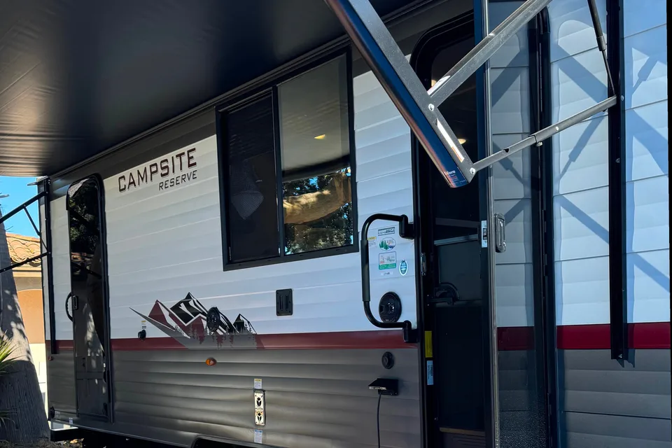 2025 Travel Trailer Ultimate Getaway King Bed