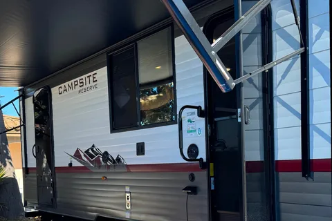 2025 Travel Trailer Ultimate Getaway King Bed
